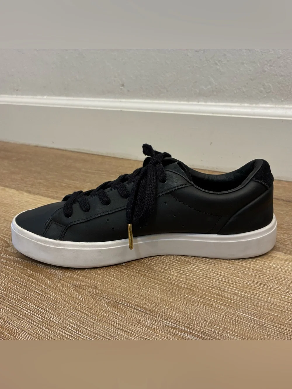 Adidas Originals Sleek Super Black Women’s Sneakers Shoes US 6.5 EU 38 23.5cm